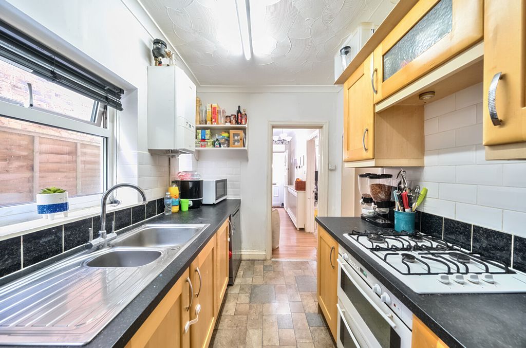 Property photo 3 of 14 8-6819Dd5c58c90-1...