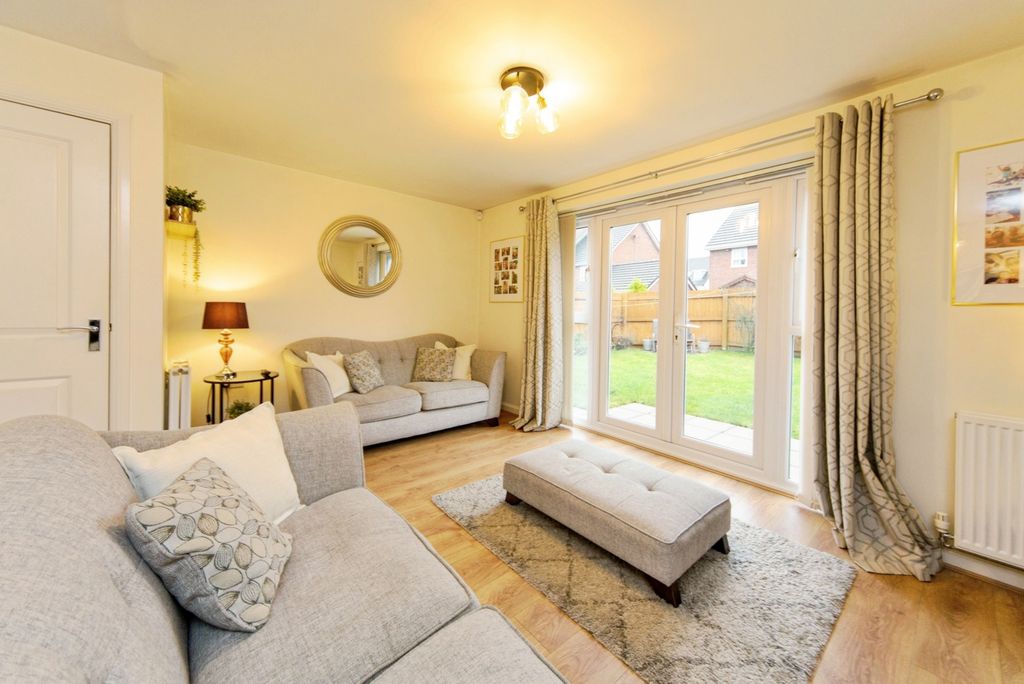 Property photo 3 of 18 Pbox-Img.Jpg