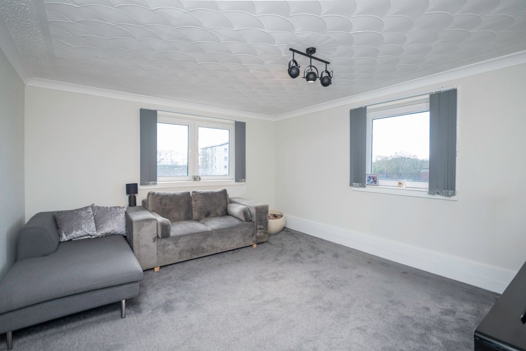 Property photo 2 of 13 Lounge