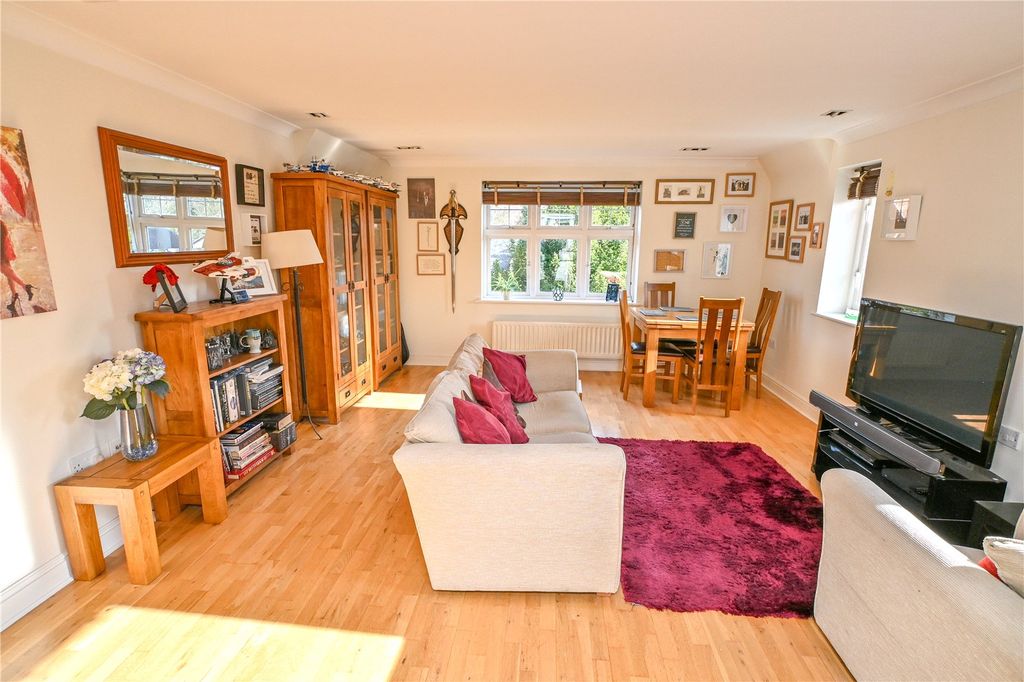 Property photo 2 of 18 Picture No. 35