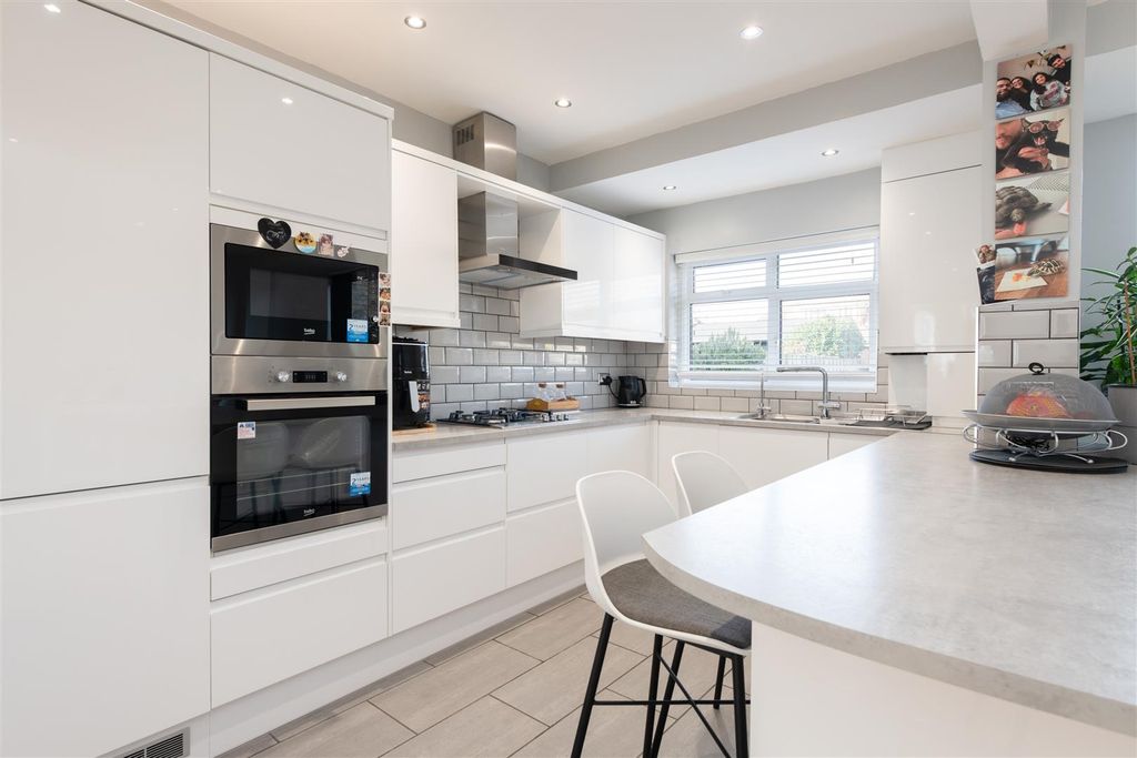 Property photo 3 of 22 Osidge 13.Jpg