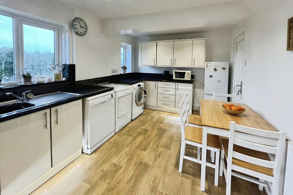 Property photo 2 of 12 Kitchen