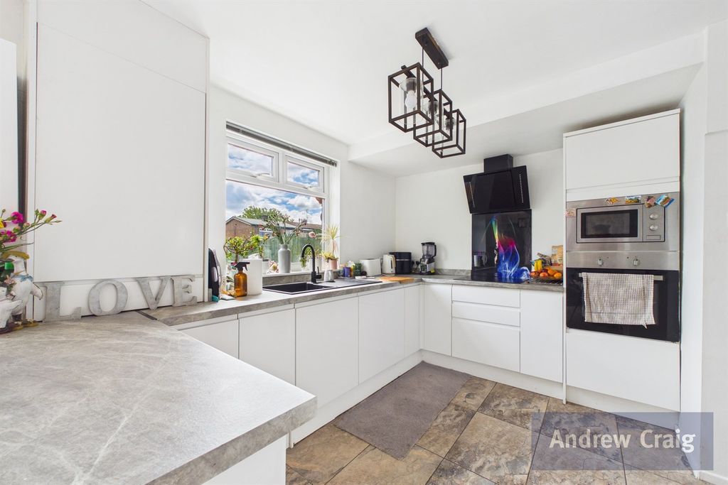 Property photo 3 of 11 Kitchen/Diner