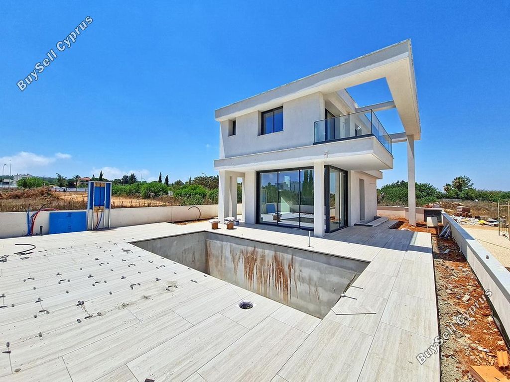 Property photo 1 of 33