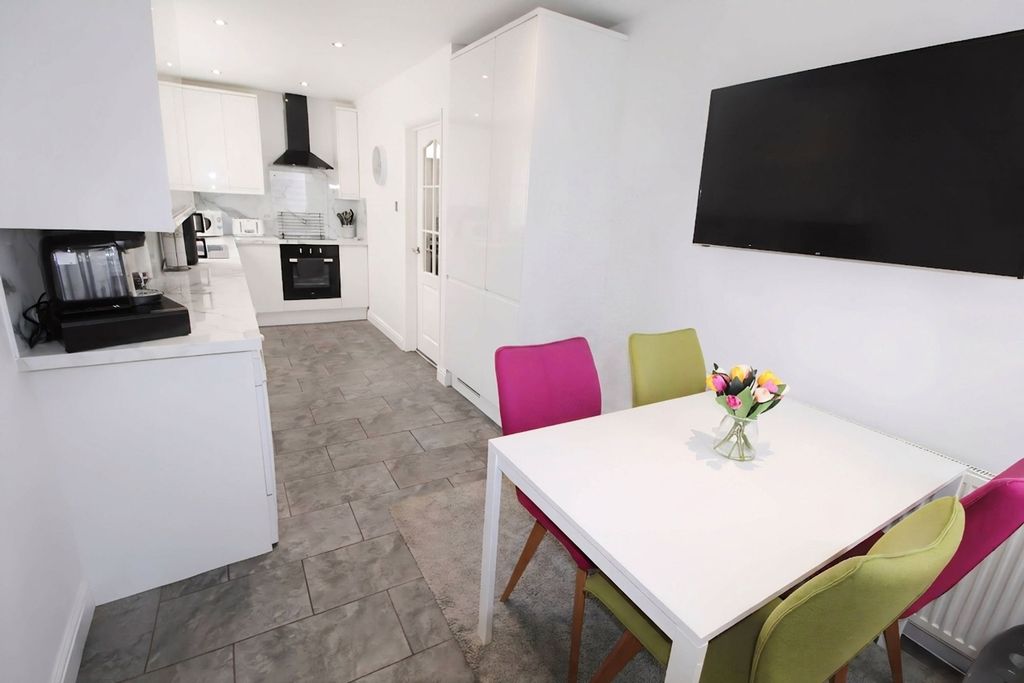 Property photo 3 of 17 Kitchen/Diner