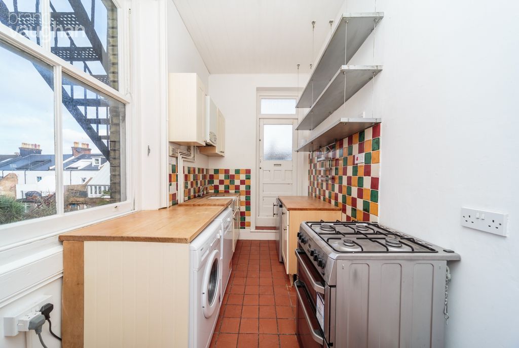 Property photo 3 of 12 Kitchen