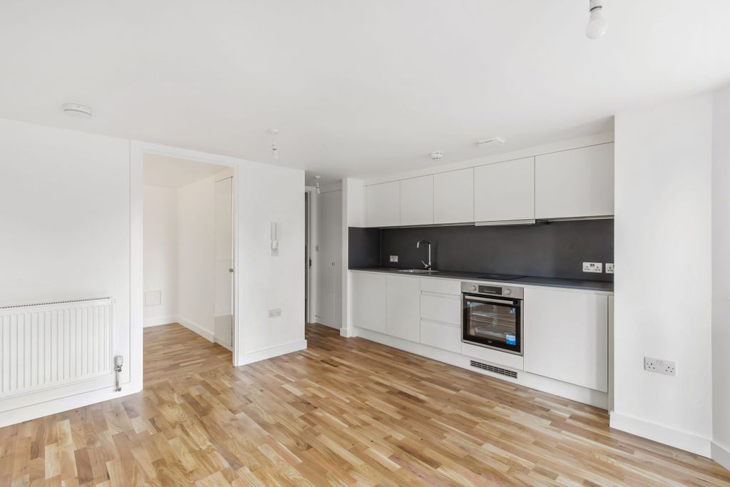 Property photo 3 of 16 Living_Room