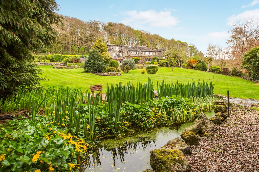 Property photo 2 of 25