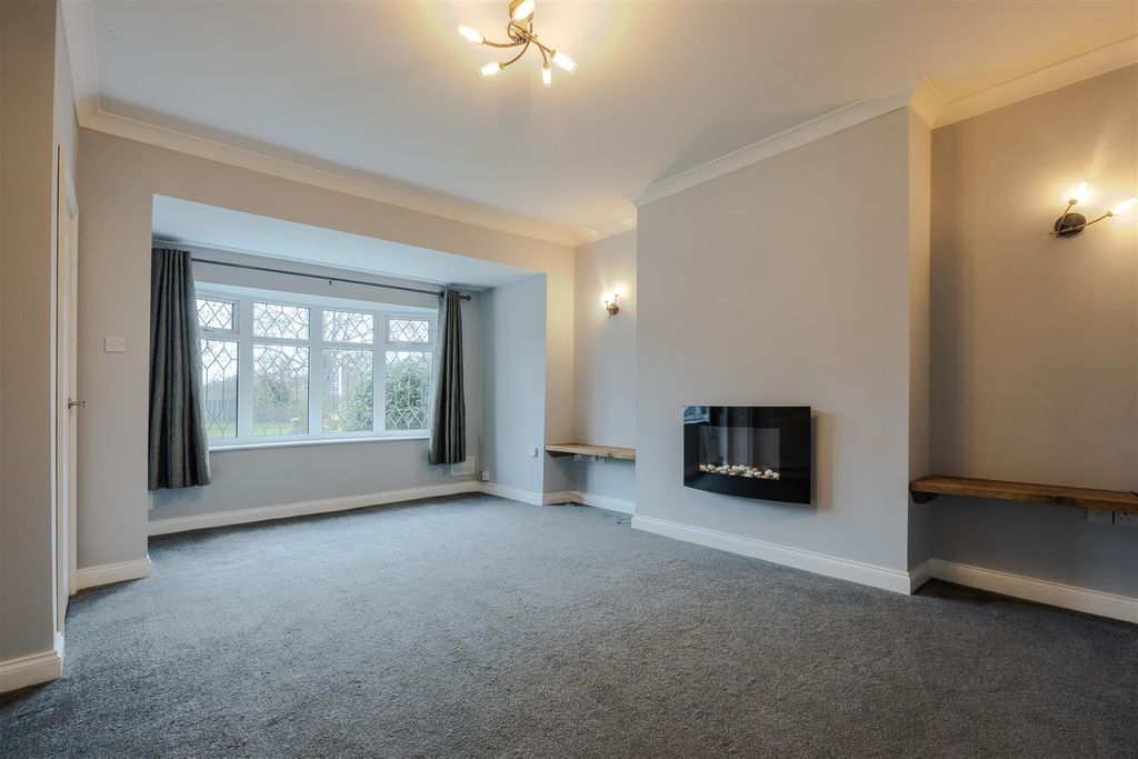 Property photo 3 of 16 Lounge