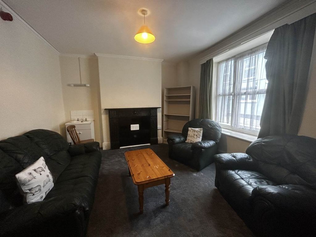 Property photo 2 of 10 Lounge