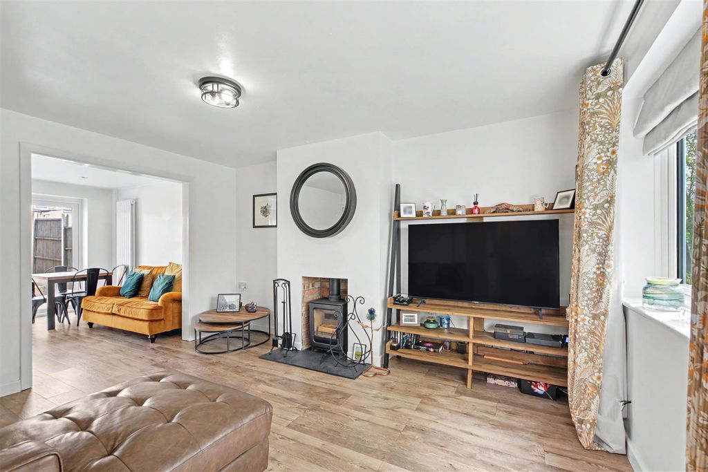 Property photo 3 of 16 Lounge_3.Jpeg