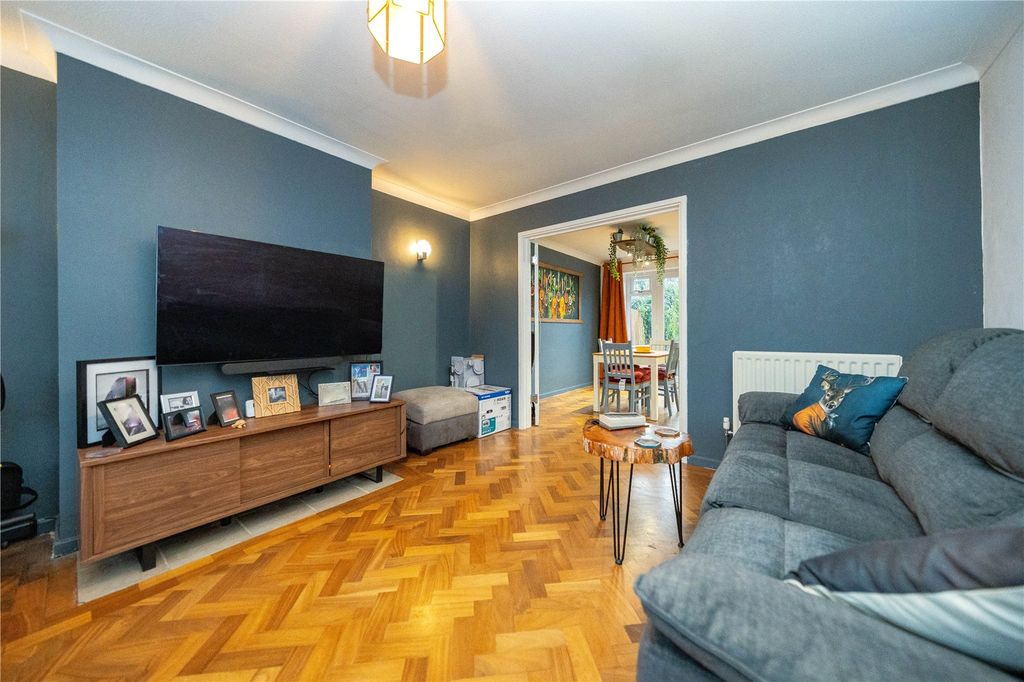 Property photo 3 of 13 Lounge