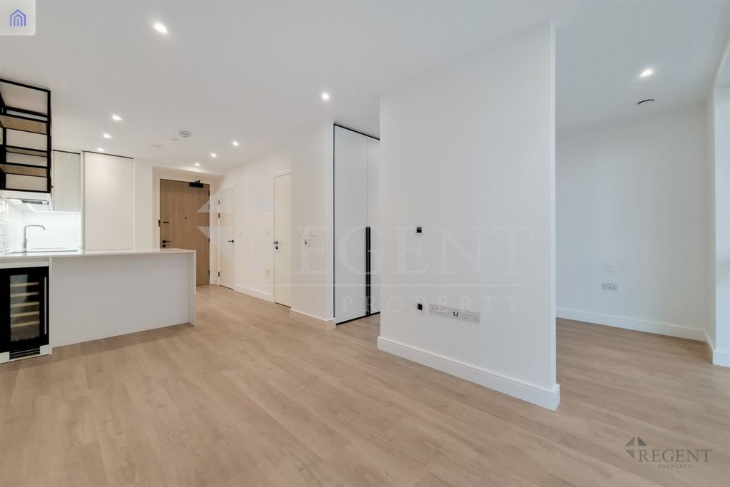 Property photo 3 of 8 Open Plan