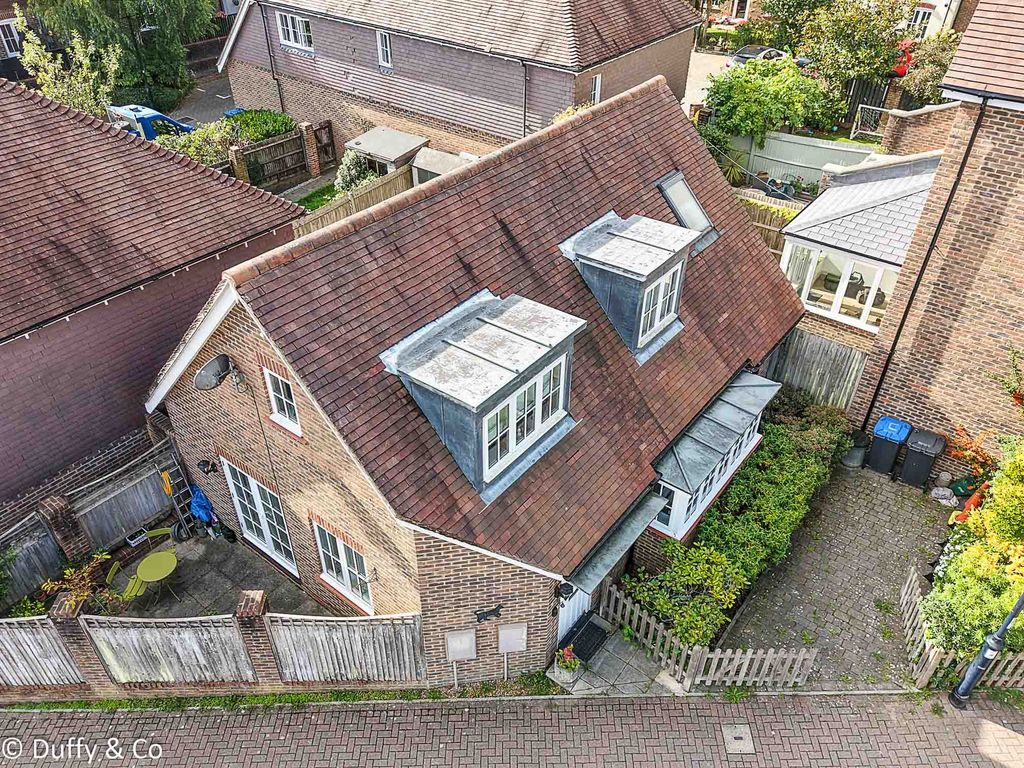 Property photo 1 of 32