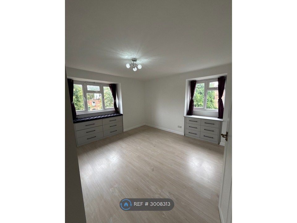 Property photo 2 of 18 Main Bedroom With Fitted Storage