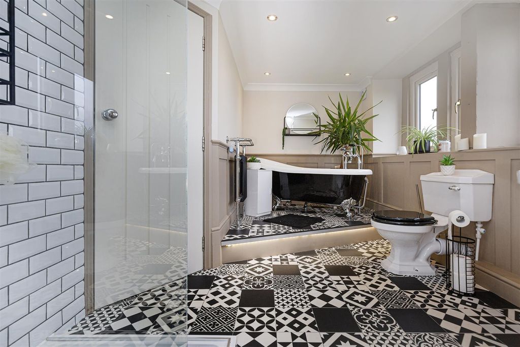 Property photo 3 of 49 Bathroom