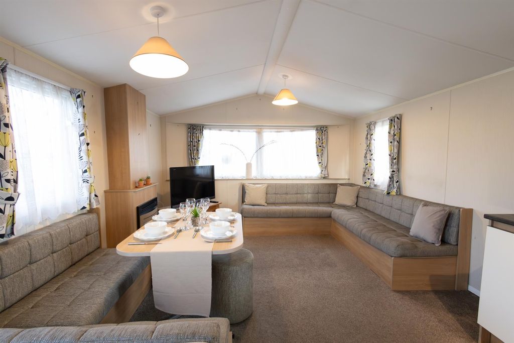 Property photo 2 of 9 F17 2018 Willerby Mistral 35x12 2B Small.Jpg