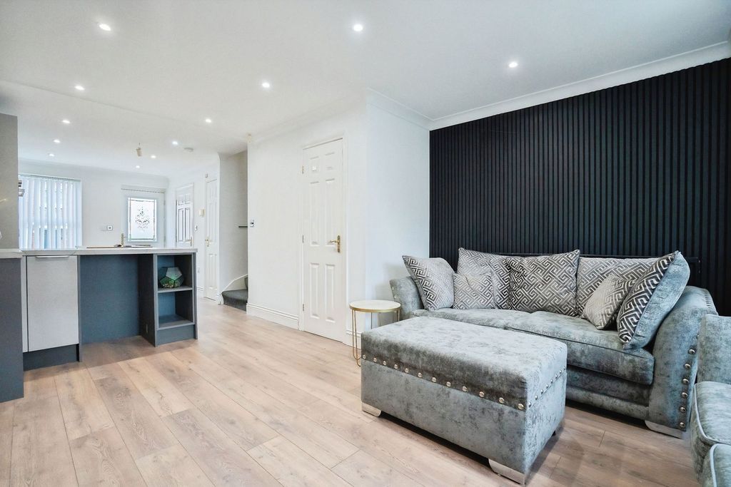 Property photo 3 of 21