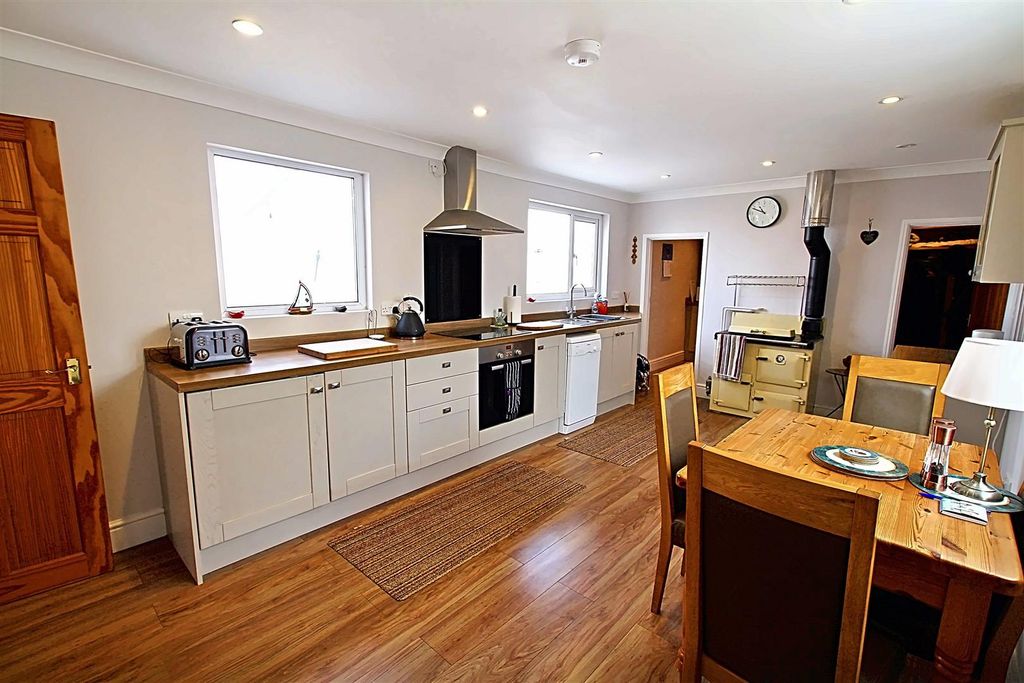 Property photo 3 of 47 Kitchen