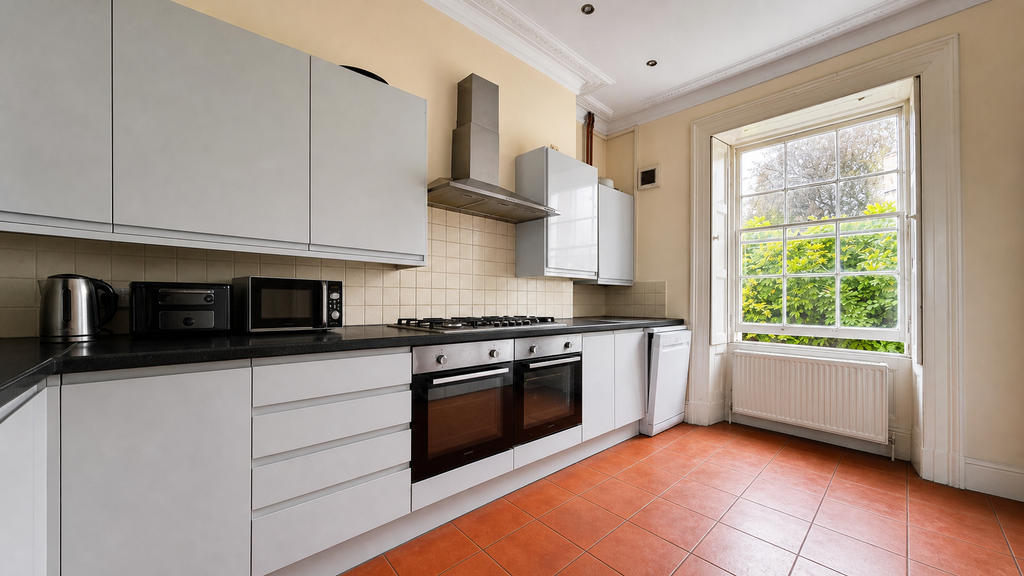 Property photo 3 of 9 Kitchen