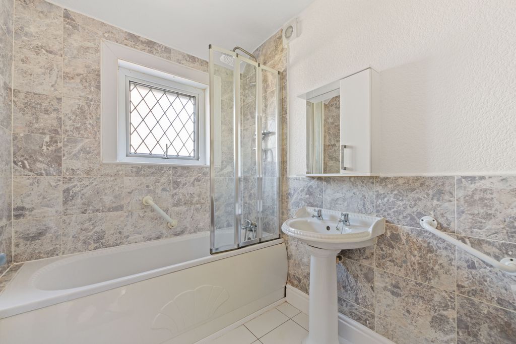Property photo 3 of 25