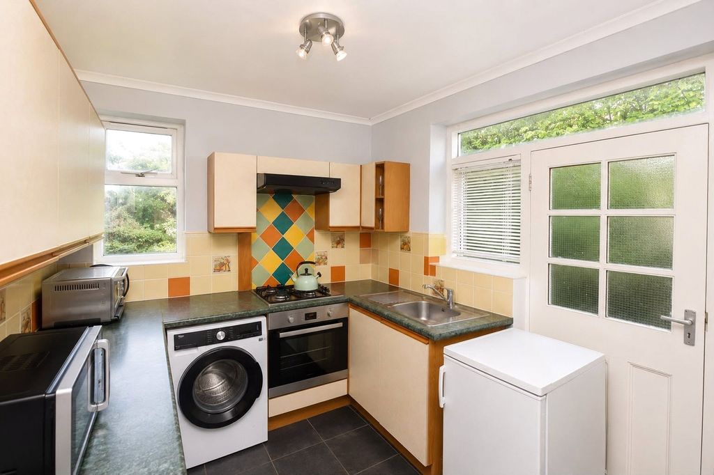 Property photo 3 of 6 Kitchen