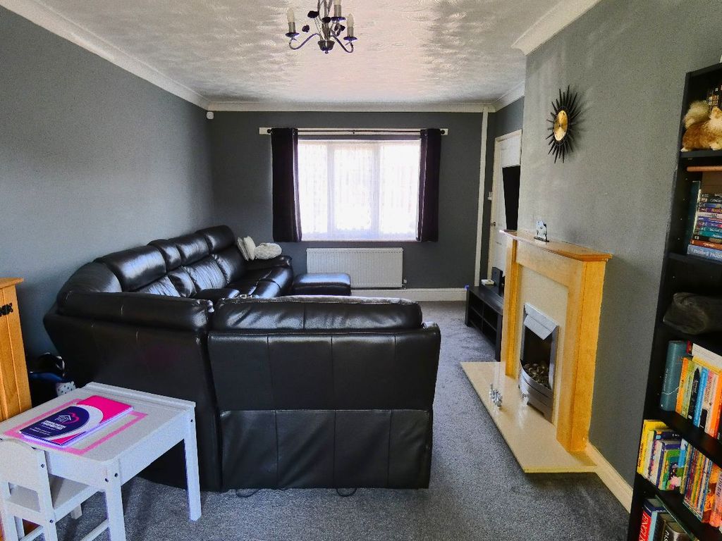 Property photo 3 of 12
