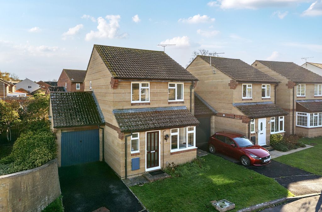 Property photo 1 of 25 1384152-2-6925A72...