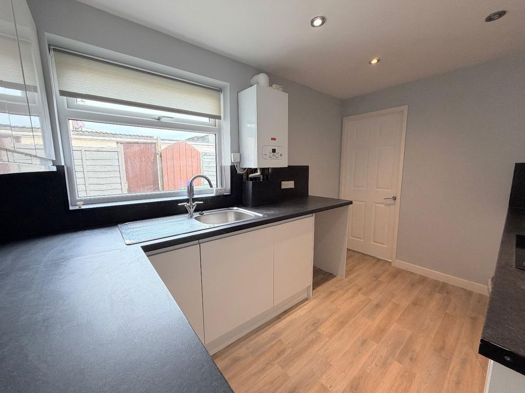 Property photo 3 of 12 Kitchen