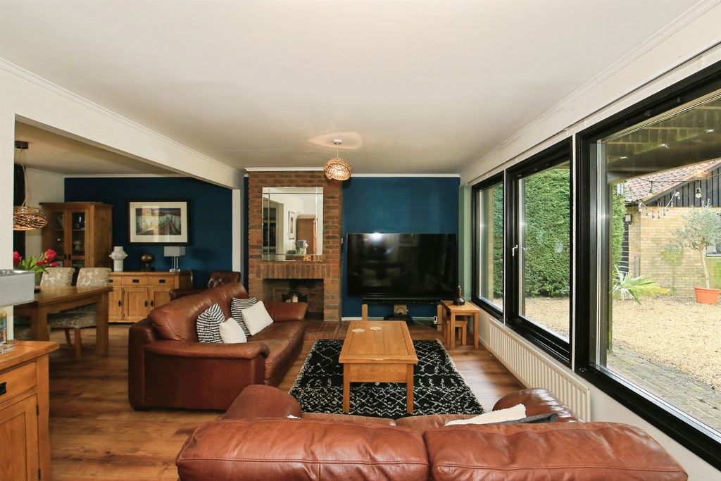 Property photo 2 of 19