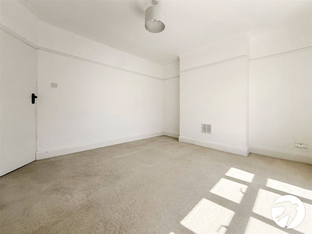 Property photo 3 of 15 Picture No. 11