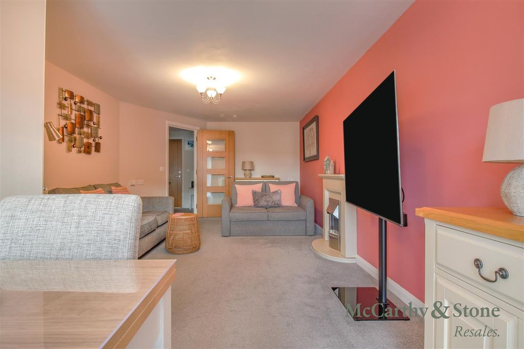Property photo 3 of 20 8704998-Interior06.Jpg