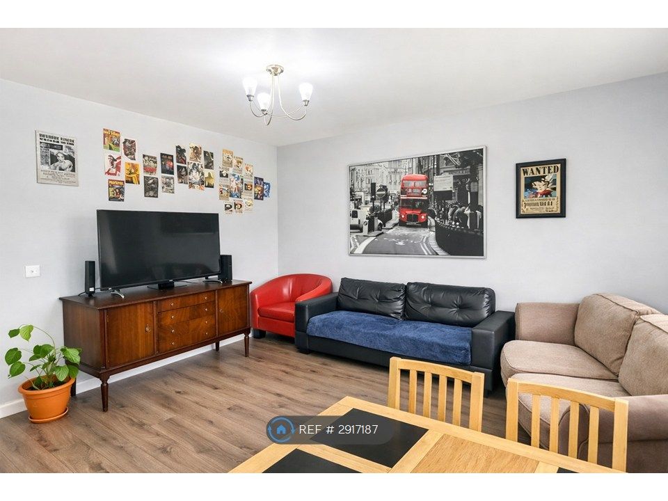 Property photo 1 of 8 Living Room Pic 2
