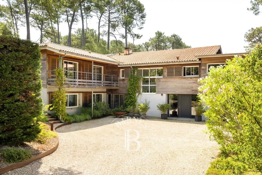 Property photo 1 of 28