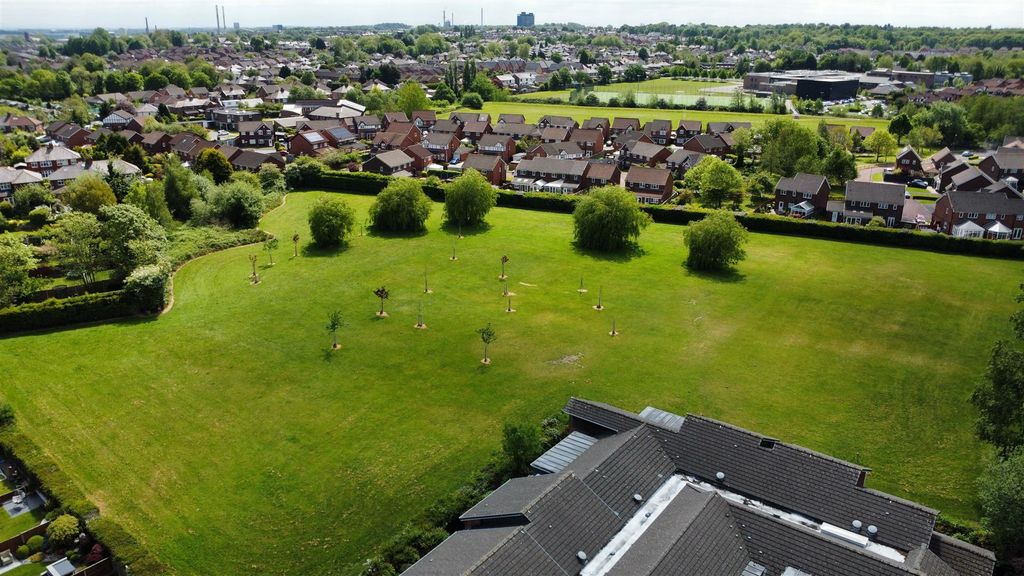 Property photo 2 of 20 Henbury Court Aeriel