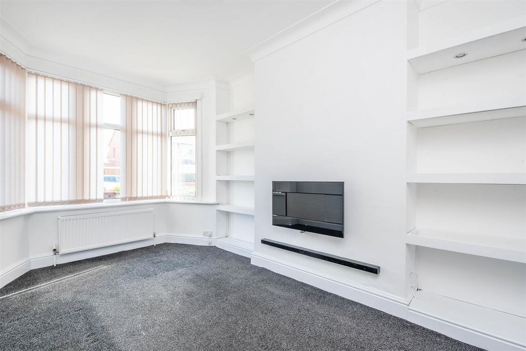 Property photo 2 of 20 Lounge