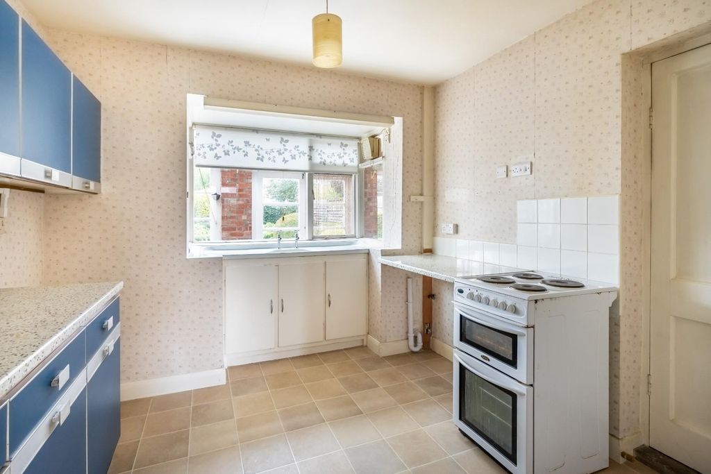 Property photo 3 of 21 40 Dringthorpe Road-5.Jpg