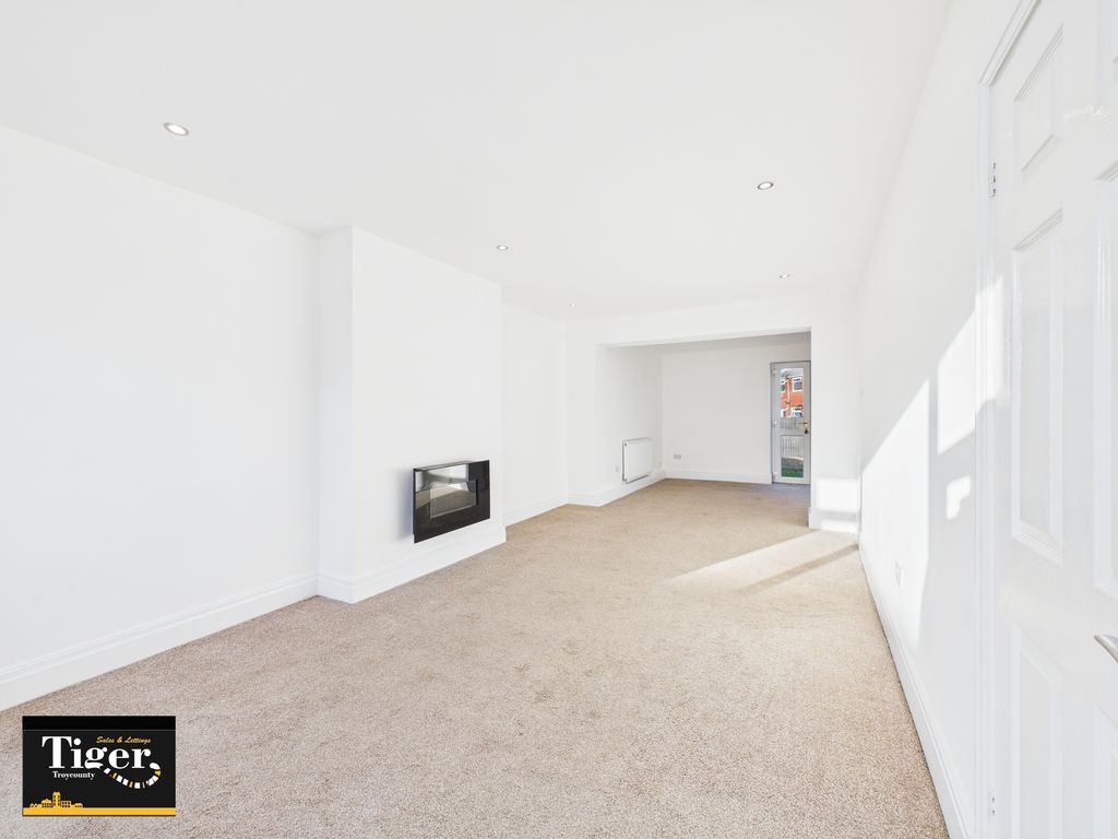 Property photo 2 of 20 Cam03440G0-Pr0489-Still014