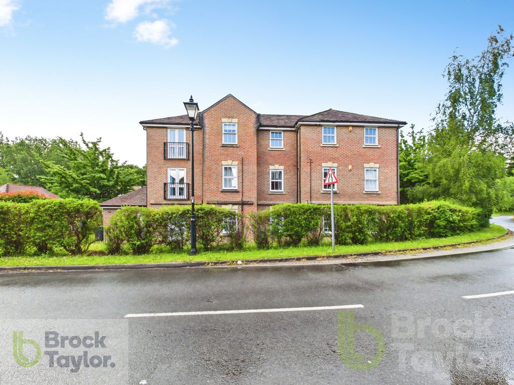 2 bed flat for saleDeers Leap, Haywards Heath RH16