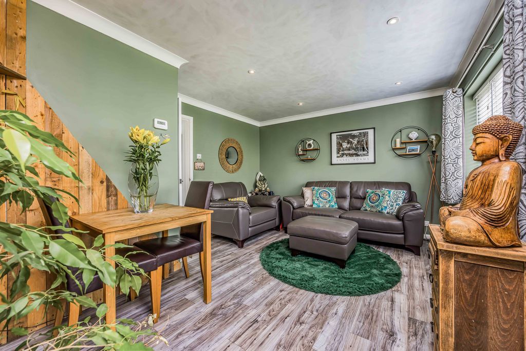 Property photo 3 of 16 Photo 9