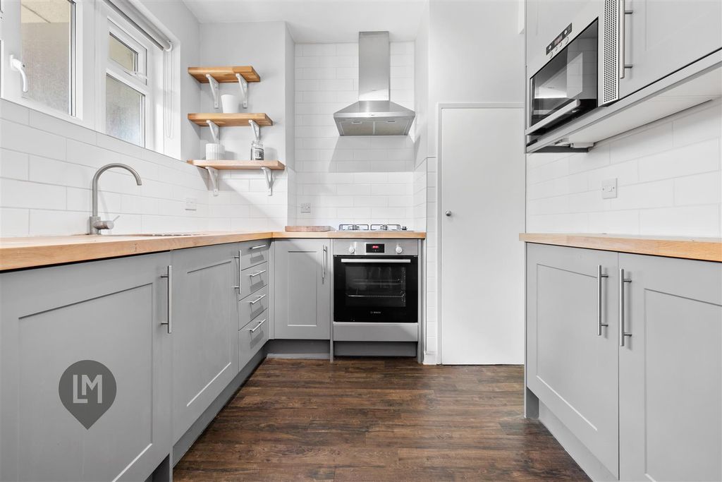 Property photo 2 of 5 Kitchen