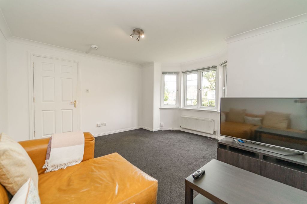 Property photo 2 of 18 Lounge