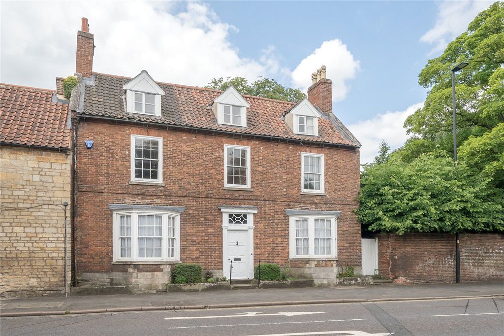 Property photo 1 of 22 Manthorpe Cottage