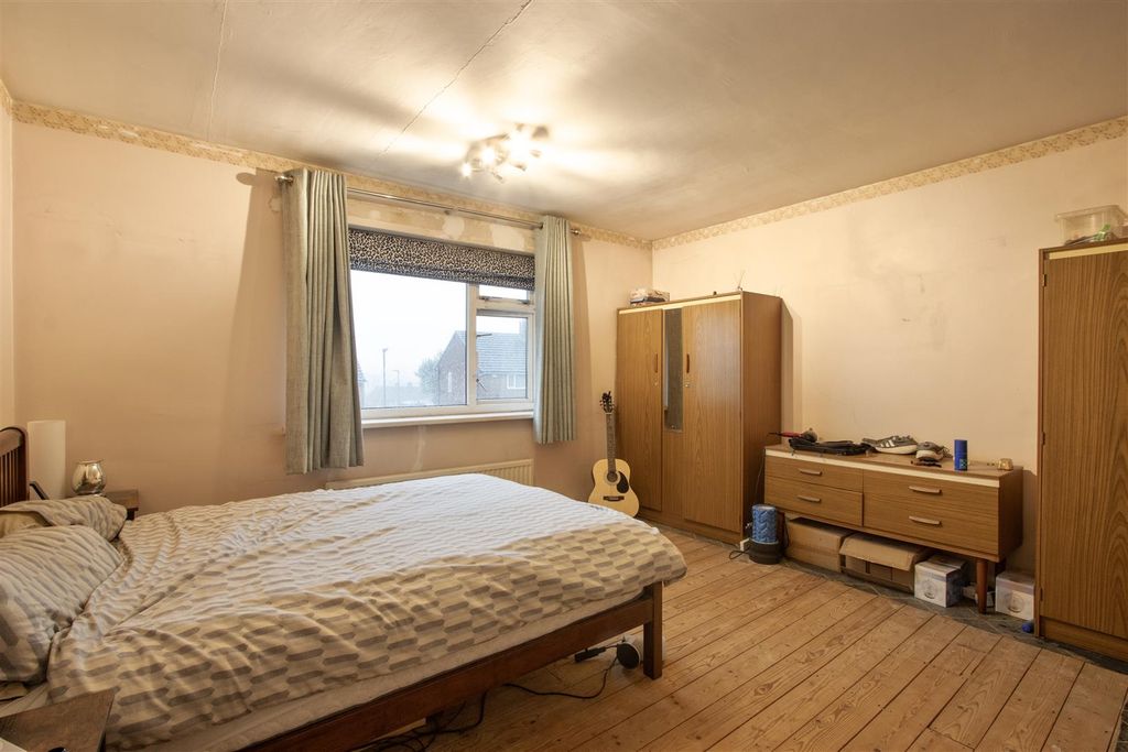 Property photo 3 of 9 Bedroom One