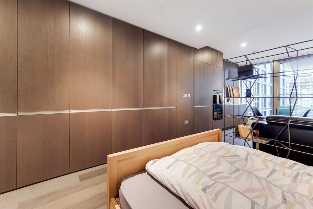 Property photo 3 of 8 Ellington Tower