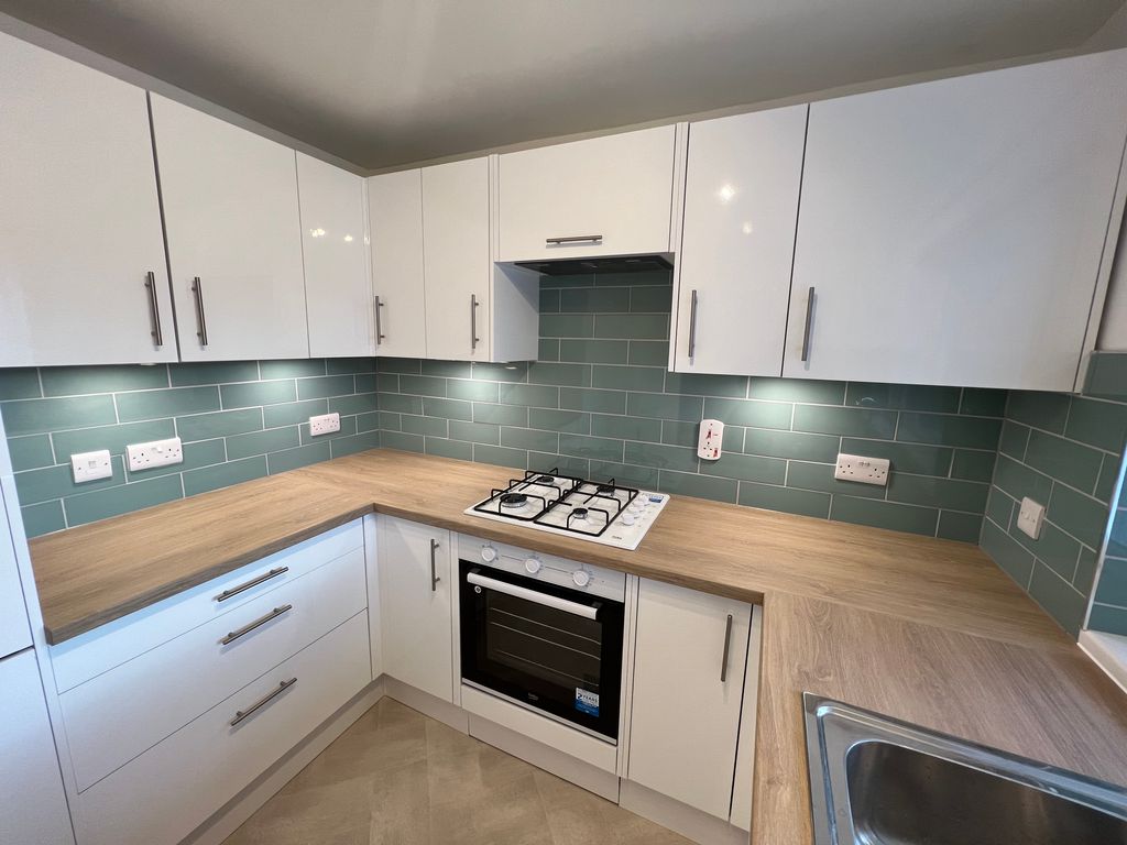 Property photo 3 of 9 Kitchen