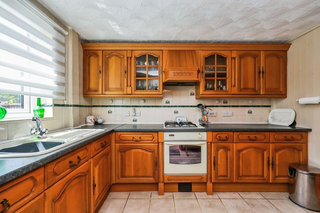 Property photo 3 of 13 Kitchen