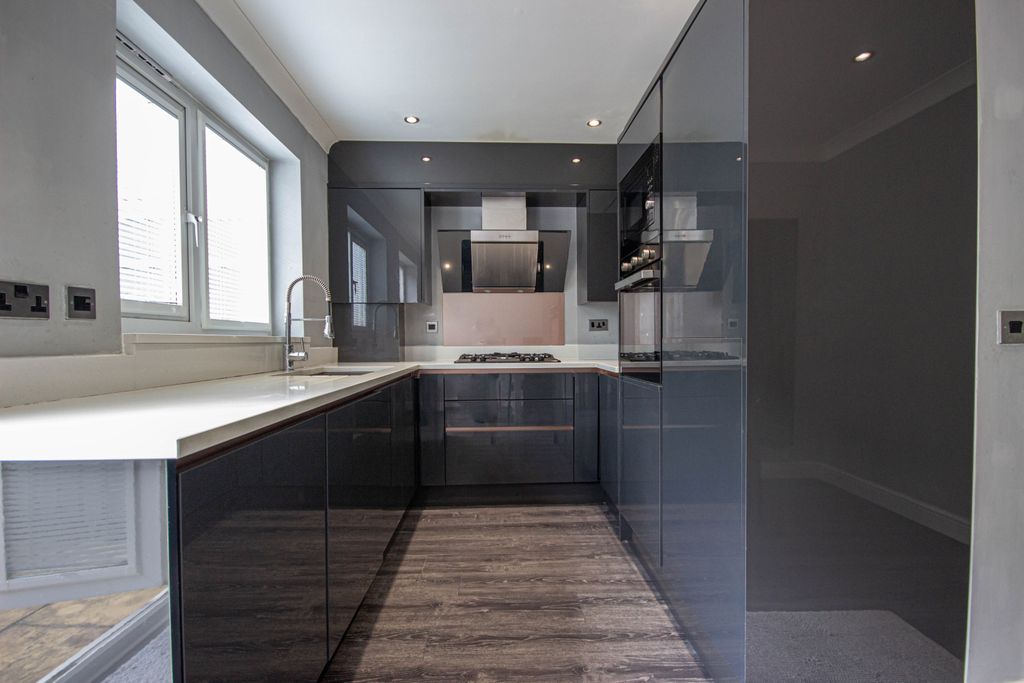 Property photo 3 of 20 10