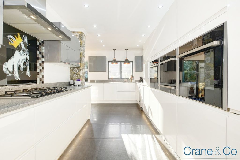 Property photo 2 of 36