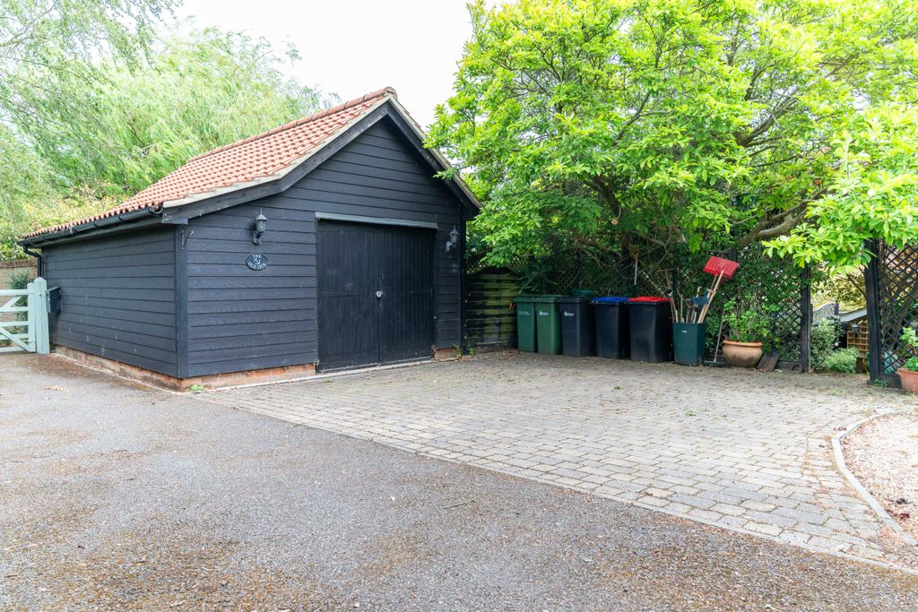 Property photo 2 of 29